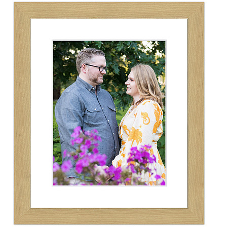 couple-portrait-in-blond-frame